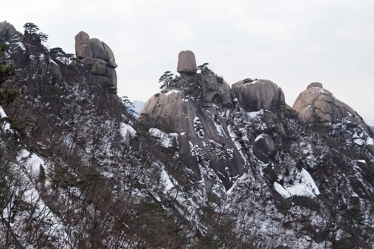 Dobongsan Hiking Guide: Sinseondae and Obong Ridge