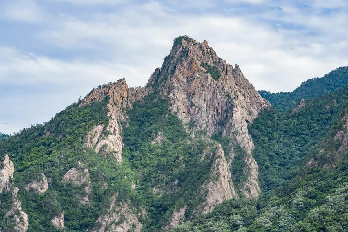 Seoraksan Hiking Guide: Ulsanbawi and Daecheongbong