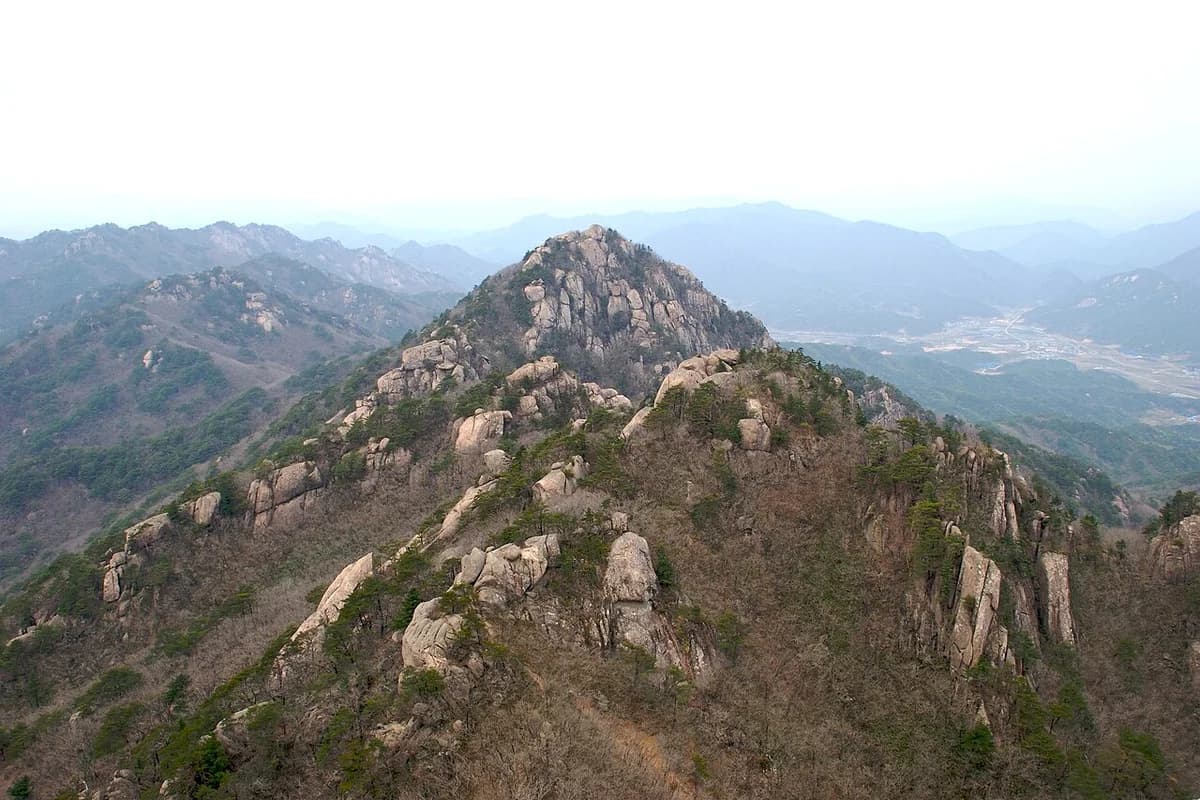 Songnisan Hiking Guide: Beopjusa and Munjangdae