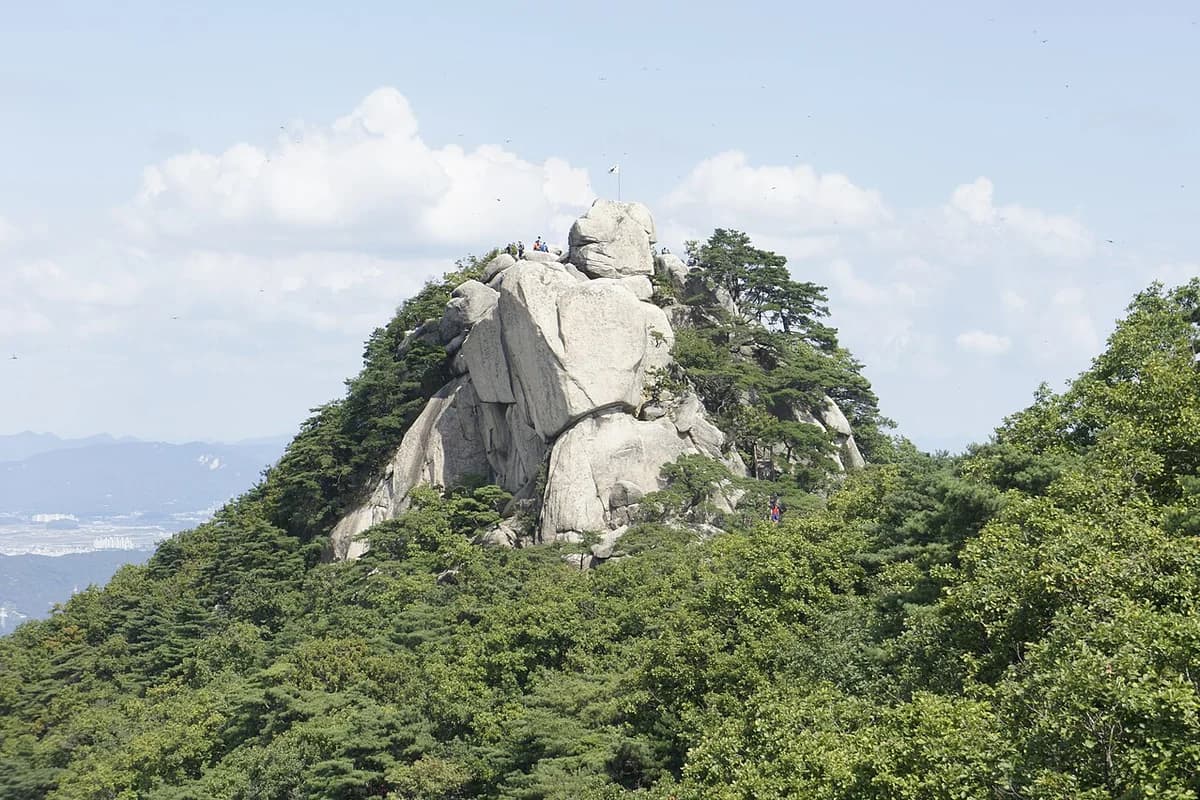 Suraksan Hiking Guide: Gichabawi Rock Scramble