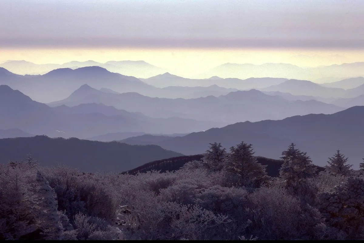 Deogyusan Muju Resort gondola winter snow summit approach