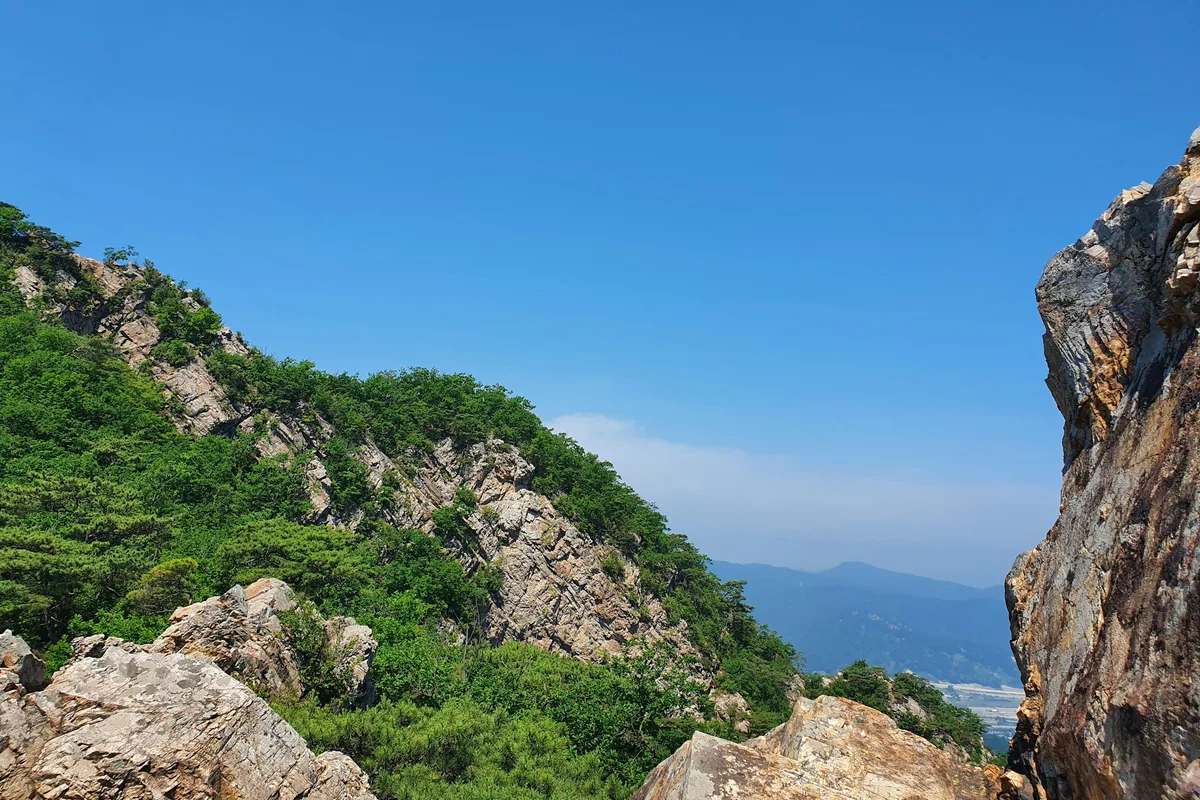Inwangsan sunset Seoul city panorama fortress wall