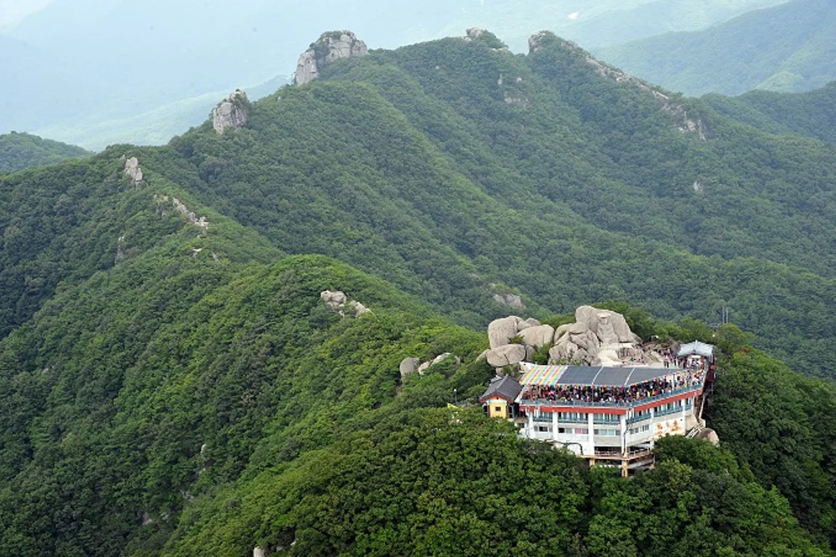 Palgongsan Birobong summit ridge autumn foliage Daegu